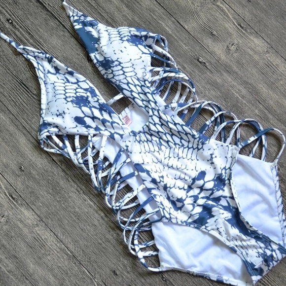 Snake skin design sexy  & Flirty 1 piece - Picture 3 of 6